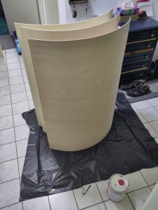 Bild 2: Das Das vorgeformte Rohmaterial auf der Arbeitsunterlage