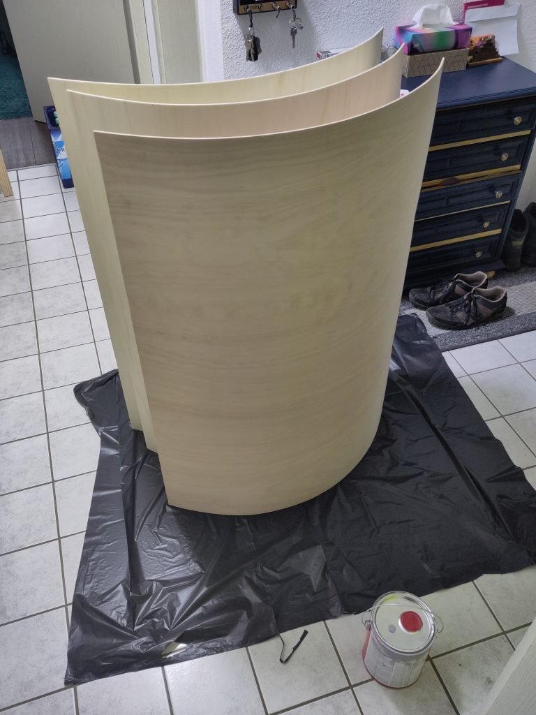 Bild 2: Das Das vorgeformte Rohmaterial auf der Arbeitsunterlage