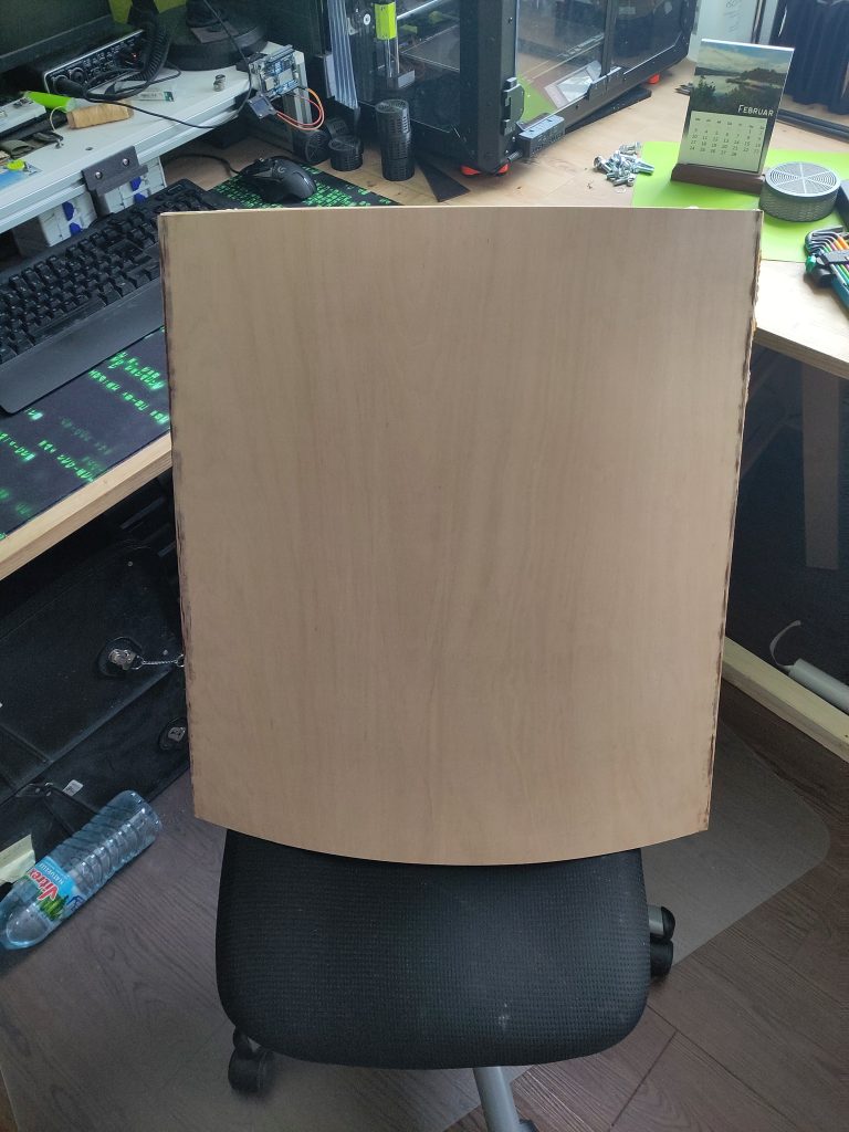 Bild 2: Der erste Rohling. Etwas lang geraten. 60cm waren hier die übliche Höhe und Sehnenlänge.
